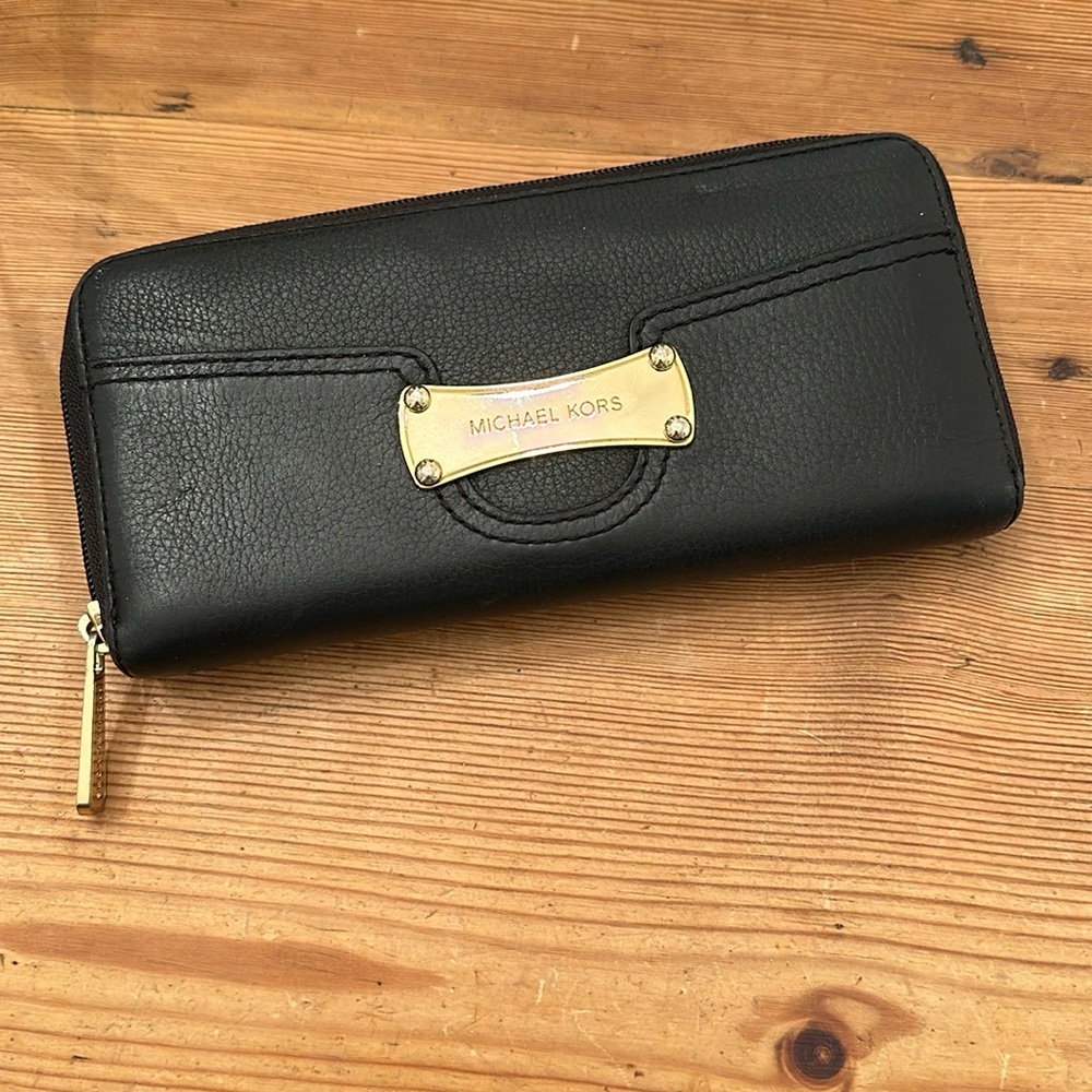 Michael kors wallet